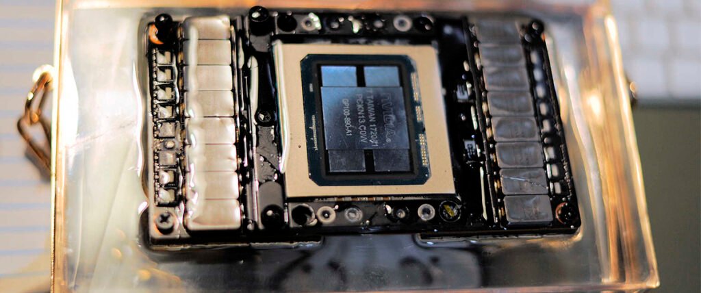 Hay un bolso hecho con una GT 730